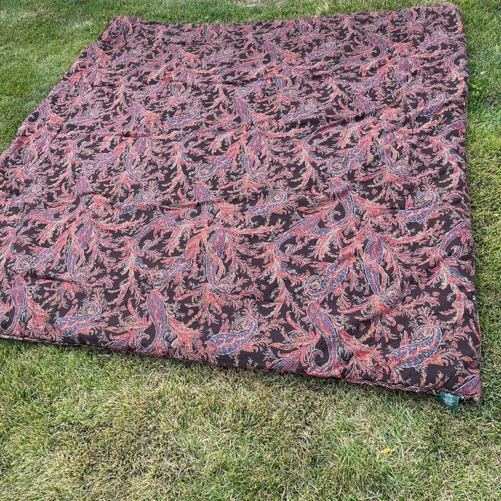 Ralph Lauren BEDFORD Hunt Paisley King Comforter Full/Queen
Has some marks